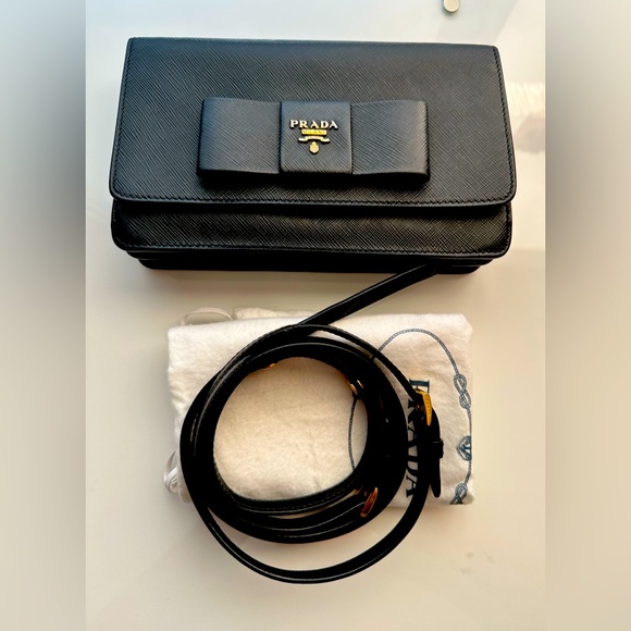 Prada Black Saffiano Bow crossbody - Picture 1 of 15